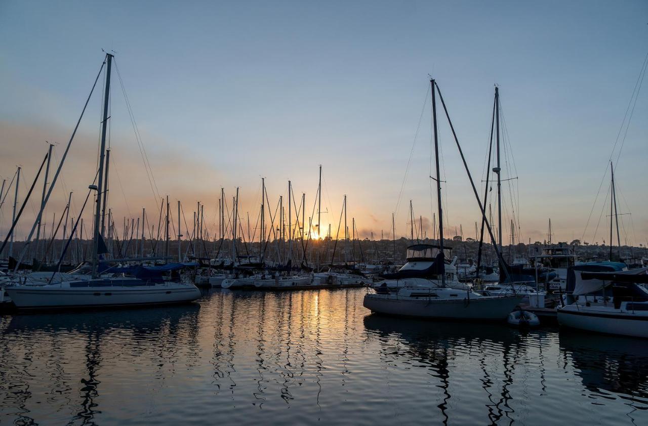 Bay Club Hotel And Marina Сан Диего Екстериор снимка